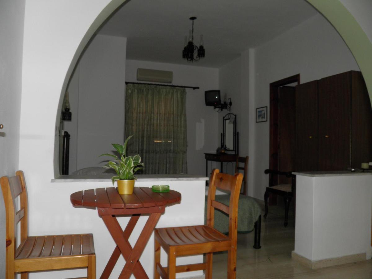 Mirsini Pansion Hotel Karterados  Bagian luar foto